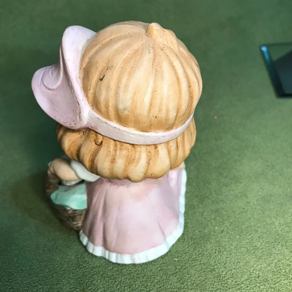 Homco‎ Girl w/ kitty in basket Figurine #1439 Home Interior pink dress & hat